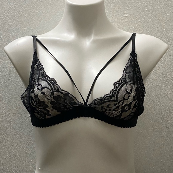 Black lace bralette - Picture 1 of 4